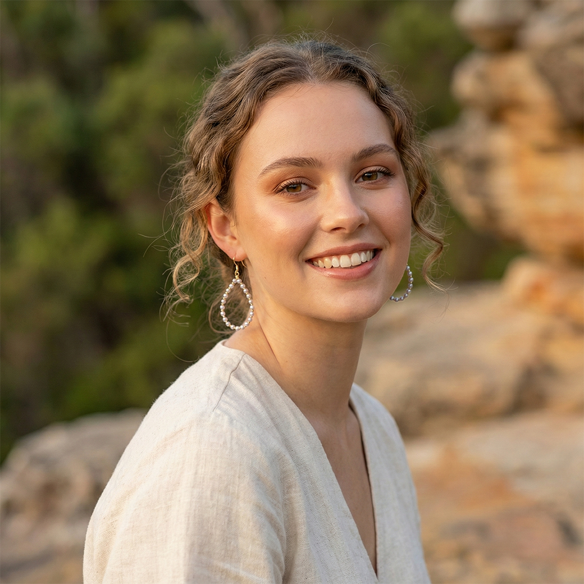 Woman with a smile in front of a natural background